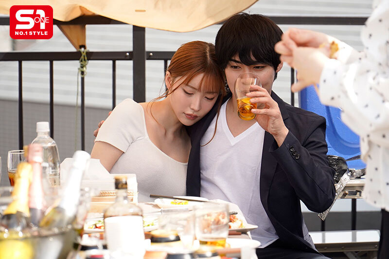 笹倉彩(笹仓彩)作品SONE-953发布！酒后变超随便的巨乳OL，在公司烤肉会上对所有员工双腿大开-图片3